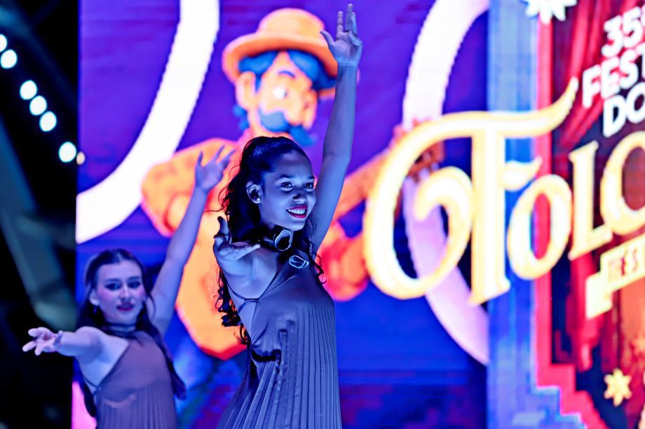 GALERIA DE FOTOS – Fábio Junior emociona multidão na terceira noite da 35ª Festa do Folclore em TL GALERIA DE FOTOS – Fábio Junior emociona multidão na terceira noite da 35ª Festa do Folclore em TL