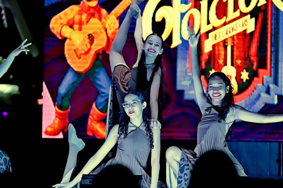 GALERIA DE FOTOS – Fábio Junior emociona multidão na terceira noite da 35ª Festa do Folclore em TL GALERIA DE FOTOS – Fábio Junior emociona multidão na terceira noite da 35ª Festa do Folclore em TL