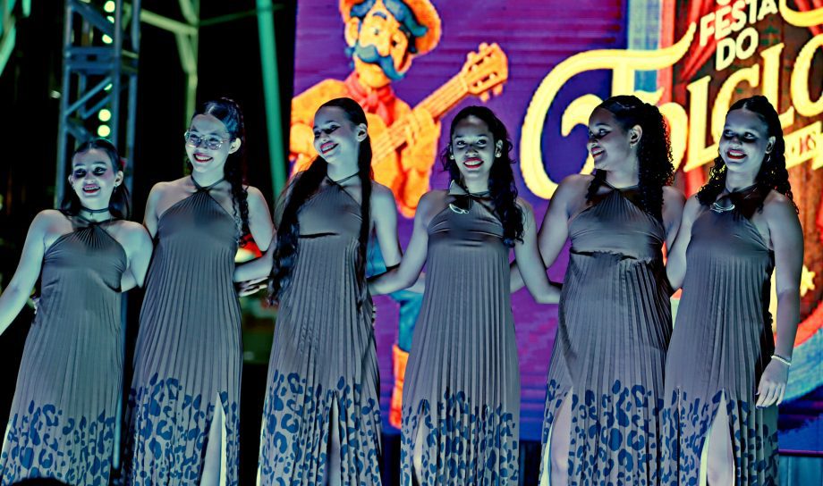 GALERIA DE FOTOS – Fábio Junior emociona multidão na terceira noite da 35ª Festa do Folclore em TL GALERIA DE FOTOS – Fábio Junior emociona multidão na terceira noite da 35ª Festa do Folclore em TL