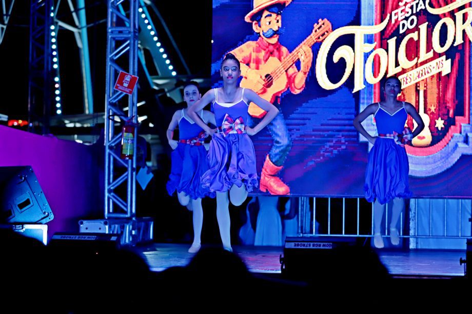 GALERIA DE FOTOS – Fábio Junior emociona multidão na terceira noite da 35ª Festa do Folclore em TL GALERIA DE FOTOS – Fábio Junior emociona multidão na terceira noite da 35ª Festa do Folclore em TL