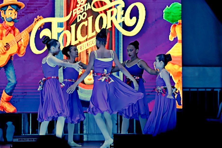 GALERIA DE FOTOS – Fábio Junior emociona multidão na terceira noite da 35ª Festa do Folclore em TL GALERIA DE FOTOS – Fábio Junior emociona multidão na terceira noite da 35ª Festa do Folclore em TL