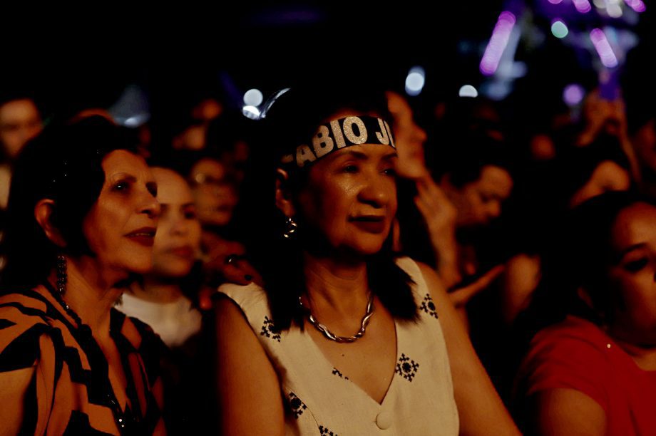 GALERIA DE FOTOS – Fábio Junior emociona multidão na terceira noite da 35ª Festa do Folclore em TL GALERIA DE FOTOS – Fábio Junior emociona multidão na terceira noite da 35ª Festa do Folclore em TL