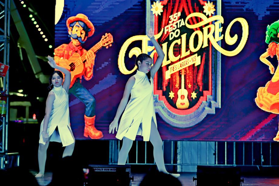 GALERIA DE FOTOS – Fábio Junior emociona multidão na terceira noite da 35ª Festa do Folclore em TL GALERIA DE FOTOS – Fábio Junior emociona multidão na terceira noite da 35ª Festa do Folclore em TL