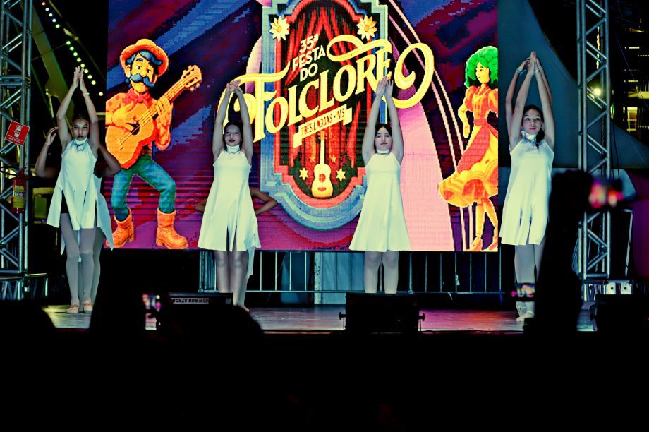GALERIA DE FOTOS – Fábio Junior emociona multidão na terceira noite da 35ª Festa do Folclore em TL GALERIA DE FOTOS – Fábio Junior emociona multidão na terceira noite da 35ª Festa do Folclore em TL