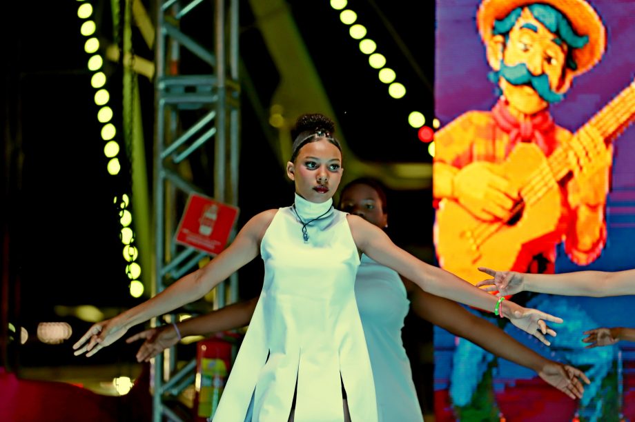 GALERIA DE FOTOS – Fábio Junior emociona multidão na terceira noite da 35ª Festa do Folclore em TL GALERIA DE FOTOS – Fábio Junior emociona multidão na terceira noite da 35ª Festa do Folclore em TL
