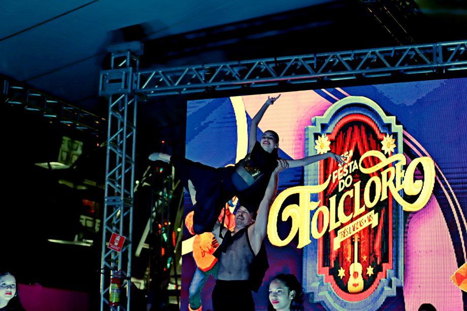 GALERIA DE FOTOS – Fábio Junior emociona multidão na terceira noite da 35ª Festa do Folclore em TL GALERIA DE FOTOS – Fábio Junior emociona multidão na terceira noite da 35ª Festa do Folclore em TL
