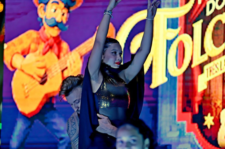 GALERIA DE FOTOS – Fábio Junior emociona multidão na terceira noite da 35ª Festa do Folclore em TL GALERIA DE FOTOS – Fábio Junior emociona multidão na terceira noite da 35ª Festa do Folclore em TL