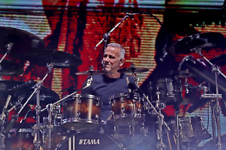 35ª Festa do Folclore encerra com show histórico dos Paralamas do Sucesso em Três Lagoas