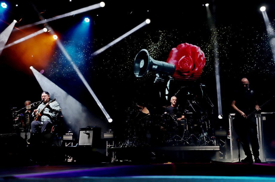 35ª Festa do Folclore encerra com show histórico dos Paralamas do Sucesso em Três Lagoas