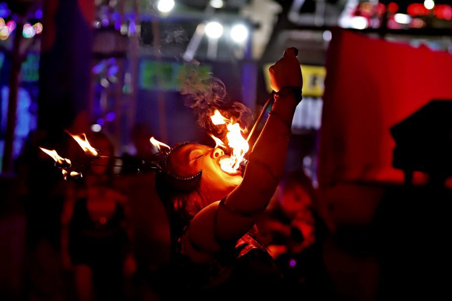35ª Festa do Folclore encerra com show histórico dos Paralamas do Sucesso em Três Lagoas