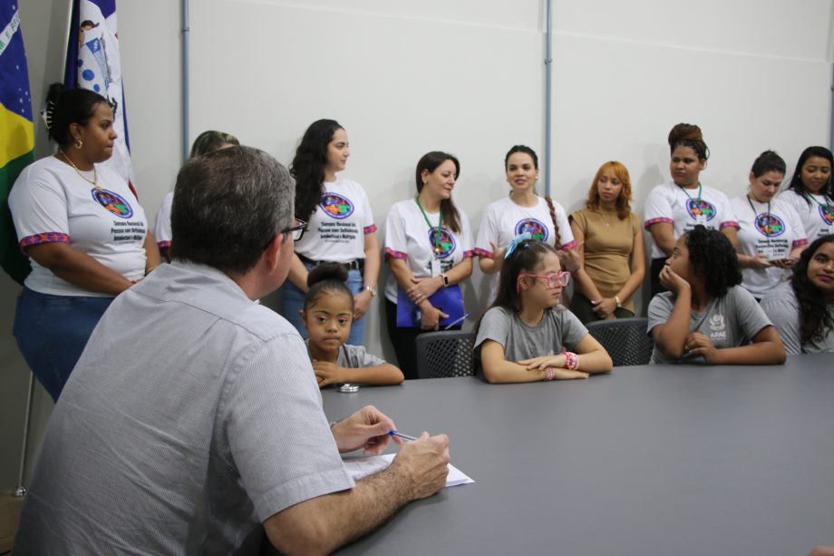 Prefeito realiza café da tarde com alunos do CER II, APAE e familiares em Comemoração à Semana da Deficiência Intelectual e Múltipla Prefeito realiza café da tarde com alunos do CER II, APAE e familiares em Comemoração à Semana da Deficiência Intelectual e Múltipla