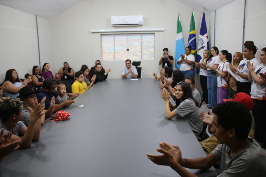 Prefeito realiza café da tarde com alunos do CER II, APAE e familiares em Comemoração à Semana da Deficiência Intelectual e Múltipla Prefeito realiza café da tarde com alunos do CER II, APAE e familiares em Comemoração à Semana da Deficiência Intelectual e Múltipla