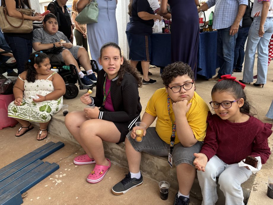 Prefeito realiza café da tarde com alunos do CER II, APAE e familiares em Comemoração à Semana da Deficiência Intelectual e Múltipla Prefeito realiza café da tarde com alunos do CER II, APAE e familiares em Comemoração à Semana da Deficiência Intelectual e Múltipla