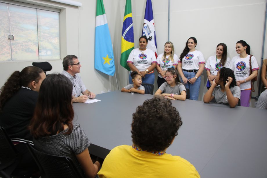 Prefeito realiza café da tarde com alunos do CER II, APAE e familiares em Comemoração à Semana da Deficiência Intelectual e Múltipla Prefeito realiza café da tarde com alunos do CER II, APAE e familiares em Comemoração à Semana da Deficiência Intelectual e Múltipla