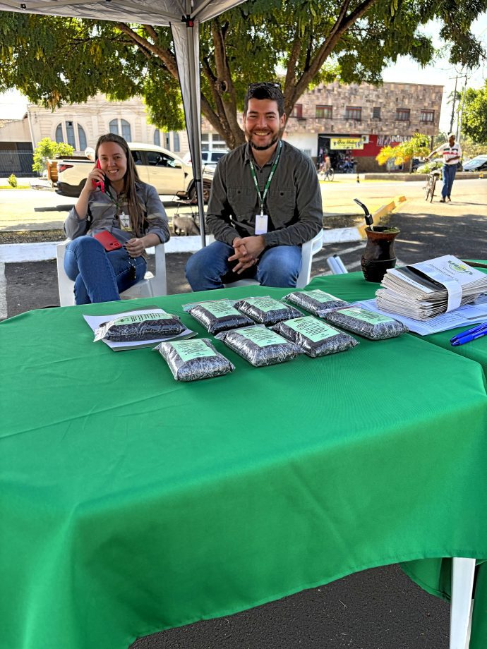 1ª Semana da Agricultura Familiar rende R$ 15 mil em vendas e grande participação popular 1ª Semana da Agricultura Familiar rende R$ 15 mil em vendas e grande participação popular