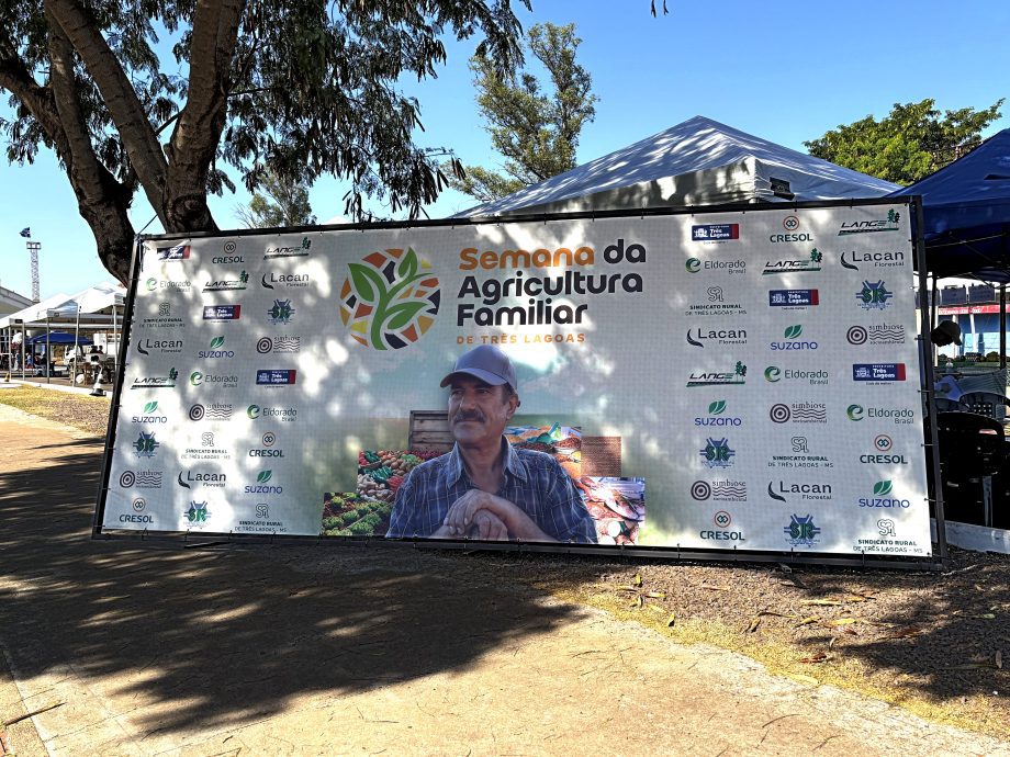 1ª Semana da Agricultura Familiar rende R$ 15 mil em vendas e grande participação popular 1ª Semana da Agricultura Familiar rende R$ 15 mil em vendas e grande participação popular