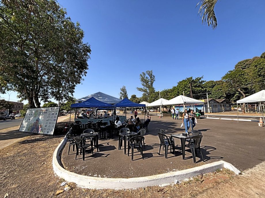 1ª Semana da Agricultura Familiar rende R$ 15 mil em vendas e grande participação popular 1ª Semana da Agricultura Familiar rende R$ 15 mil em vendas e grande participação popular