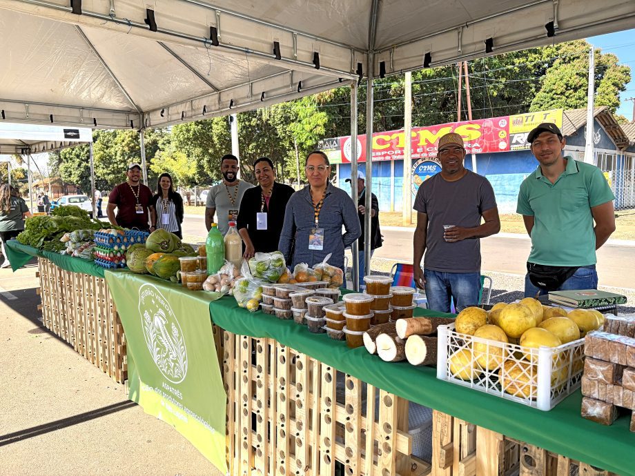 1ª Semana da Agricultura Familiar rende R$ 15 mil em vendas e grande participação popular 1ª Semana da Agricultura Familiar rende R$ 15 mil em vendas e grande participação popular
