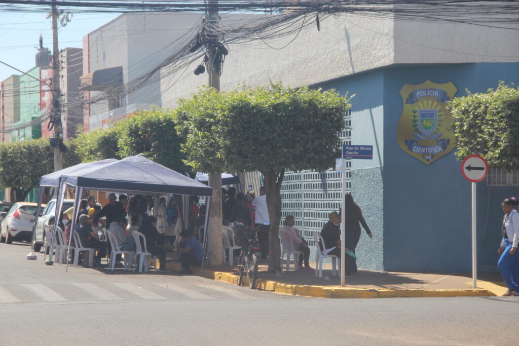 População reclama de poucas senhas em mutirão para emissão do novo RG em Três Lagoas