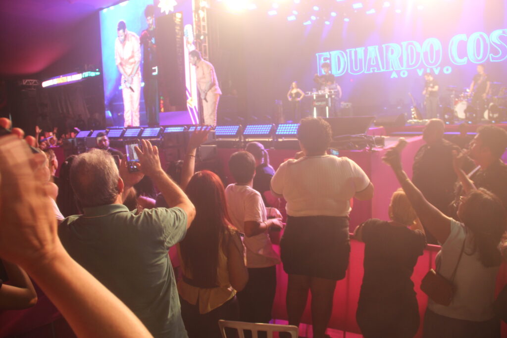 Entre emoções e elogios, Eduardo Costa enaltece Três Lagoas em noite de show Entre emoções e elogios, Eduardo Costa enaltece Três Lagoas em noite de show