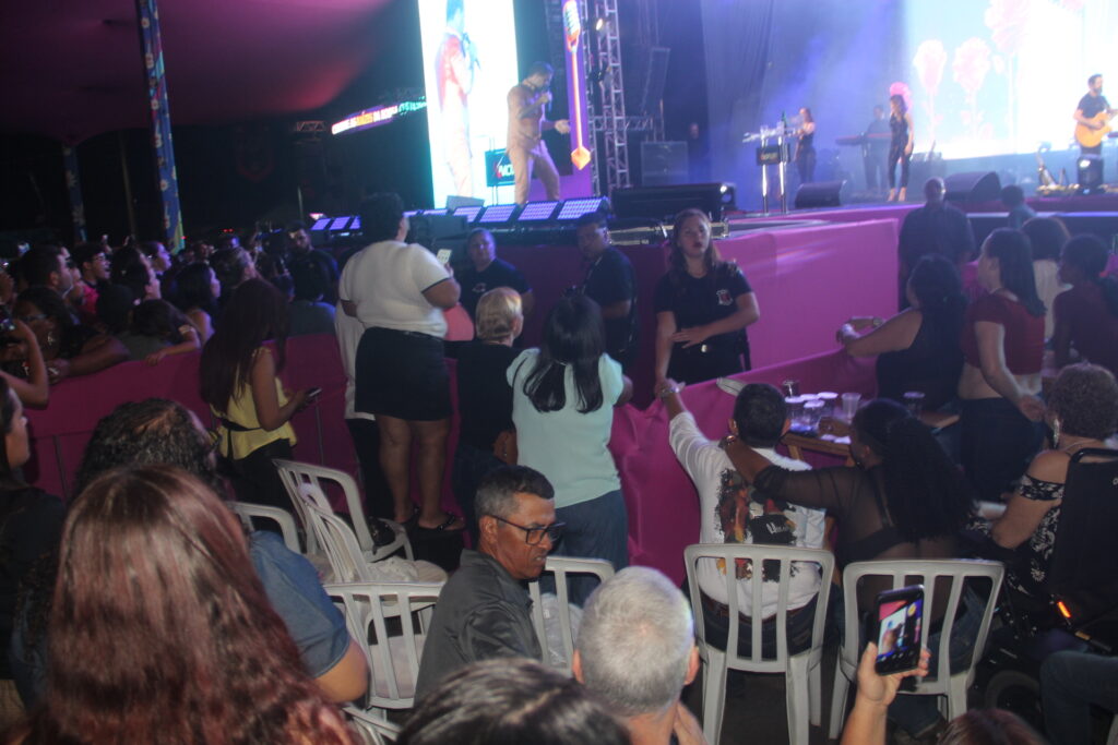 Entre emoções e elogios, Eduardo Costa enaltece Três Lagoas em noite de show Entre emoções e elogios, Eduardo Costa enaltece Três Lagoas em noite de show