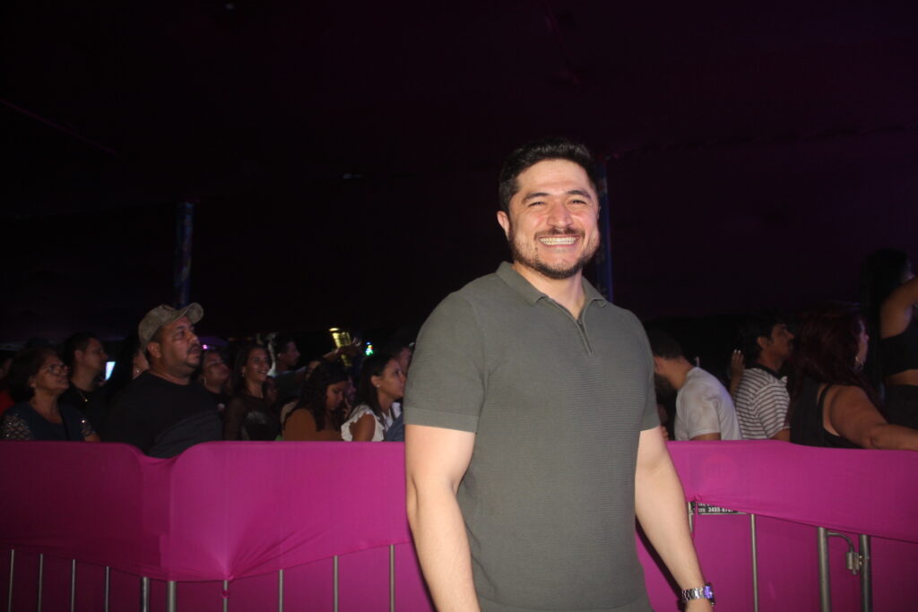 Entre emoções e elogios, Eduardo Costa enaltece Três Lagoas em noite de show Entre emoções e elogios, Eduardo Costa enaltece Três Lagoas em noite de show