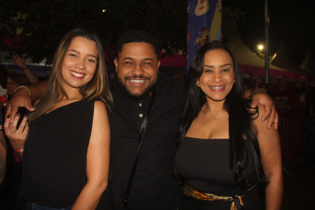 Entre emoções e elogios, Eduardo Costa enaltece Três Lagoas em noite de show Entre emoções e elogios, Eduardo Costa enaltece Três Lagoas em noite de show