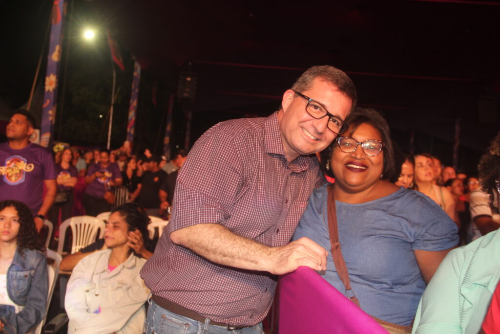 Entre emoções e elogios, Eduardo Costa enaltece Três Lagoas em noite de show Entre emoções e elogios, Eduardo Costa enaltece Três Lagoas em noite de show