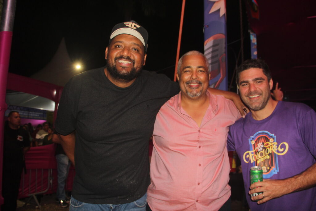 Entre emoções e elogios, Eduardo Costa enaltece Três Lagoas em noite de show Entre emoções e elogios, Eduardo Costa enaltece Três Lagoas em noite de show