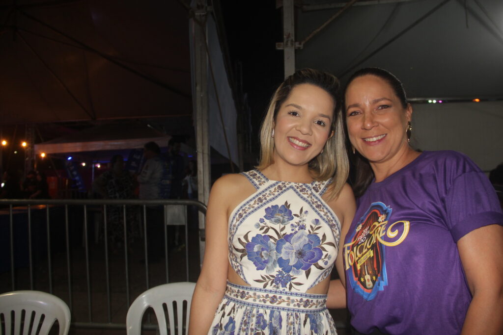 Até o prefeito Cassiano Maia se rendeu ao romantismo de Fábio Júnior na Festa do Folclore Até o prefeito Cassiano Maia se rendeu ao romantismo de Fábio Júnior na Festa do Folclore