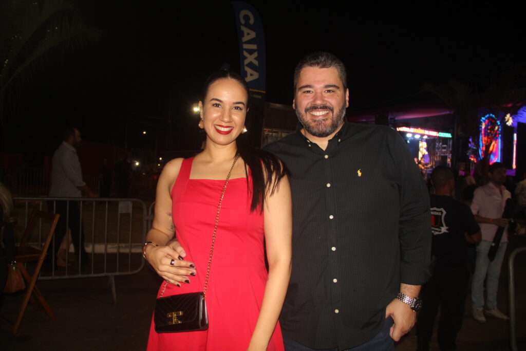 Até o prefeito Cassiano Maia se rendeu ao romantismo de Fábio Júnior na Festa do Folclore Até o prefeito Cassiano Maia se rendeu ao romantismo de Fábio Júnior na Festa do Folclore