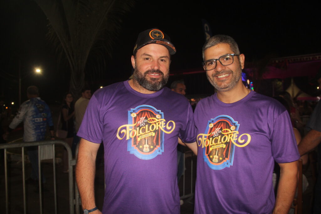 Até o prefeito Cassiano Maia se rendeu ao romantismo de Fábio Júnior na Festa do Folclore Até o prefeito Cassiano Maia se rendeu ao romantismo de Fábio Júnior na Festa do Folclore