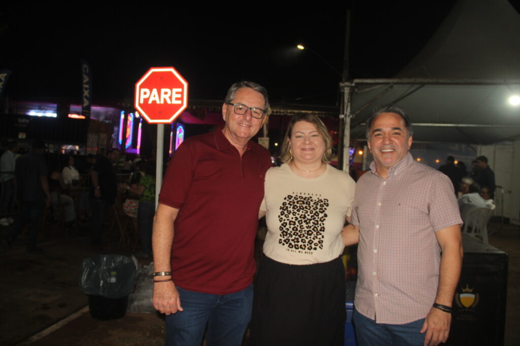 Até o prefeito Cassiano Maia se rendeu ao romantismo de Fábio Júnior na Festa do Folclore Até o prefeito Cassiano Maia se rendeu ao romantismo de Fábio Júnior na Festa do Folclore