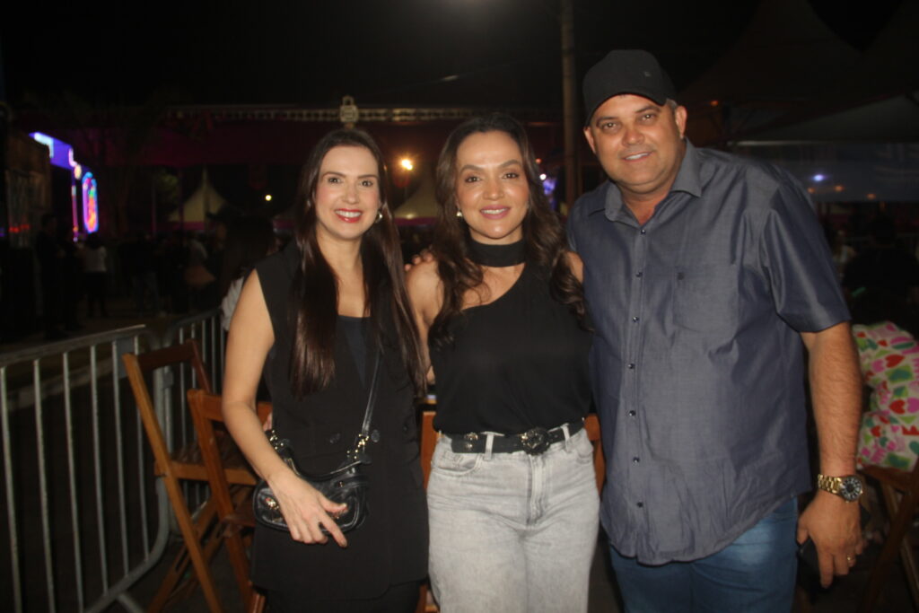 Até o prefeito Cassiano Maia se rendeu ao romantismo de Fábio Júnior na Festa do Folclore Até o prefeito Cassiano Maia se rendeu ao romantismo de Fábio Júnior na Festa do Folclore
