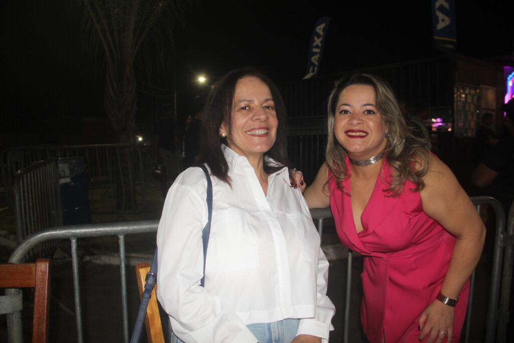 Até o prefeito Cassiano Maia se rendeu ao romantismo de Fábio Júnior na Festa do Folclore Até o prefeito Cassiano Maia se rendeu ao romantismo de Fábio Júnior na Festa do Folclore