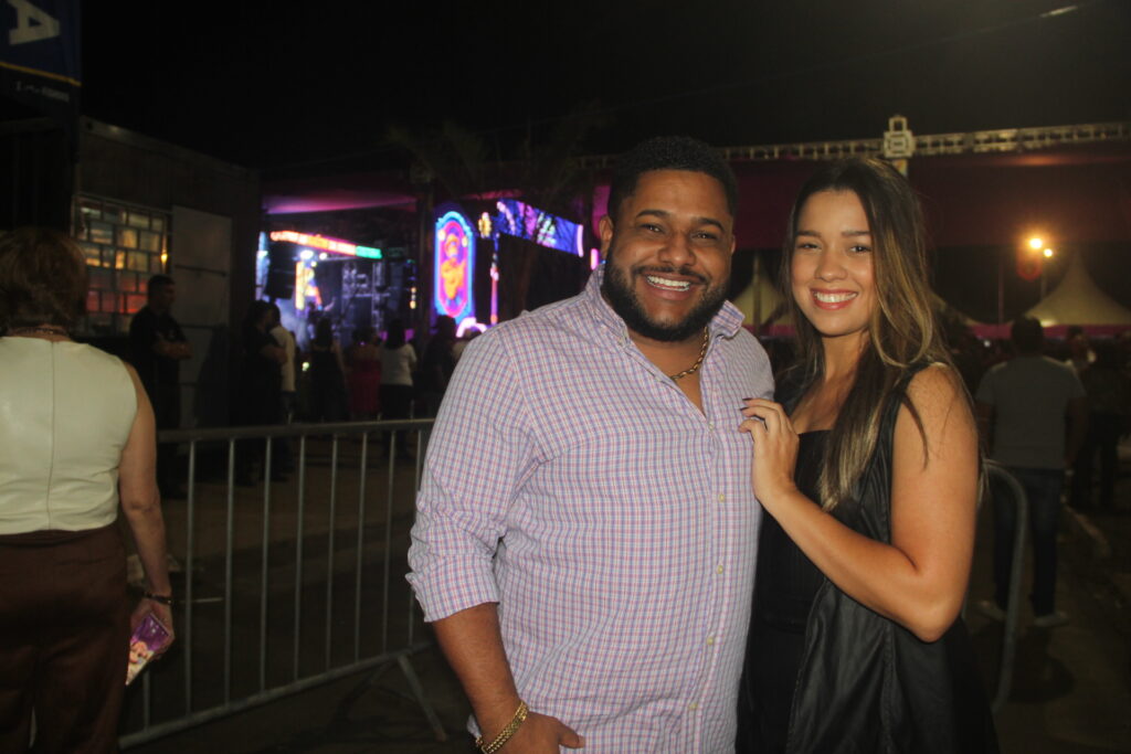 Até o prefeito Cassiano Maia se rendeu ao romantismo de Fábio Júnior na Festa do Folclore Até o prefeito Cassiano Maia se rendeu ao romantismo de Fábio Júnior na Festa do Folclore