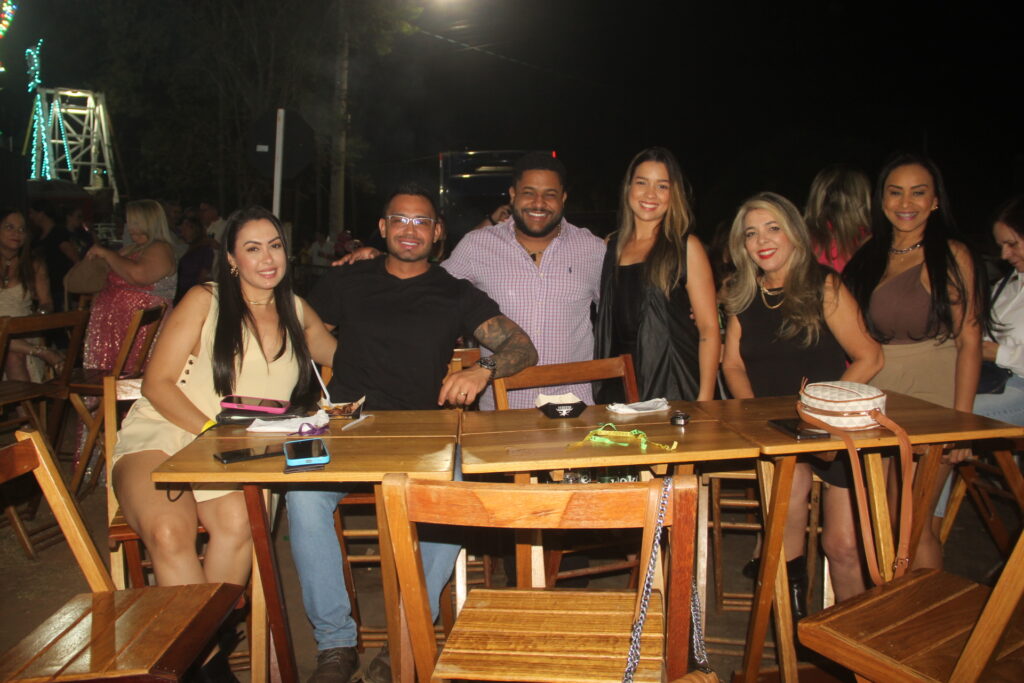 Até o prefeito Cassiano Maia se rendeu ao romantismo de Fábio Júnior na Festa do Folclore Até o prefeito Cassiano Maia se rendeu ao romantismo de Fábio Júnior na Festa do Folclore