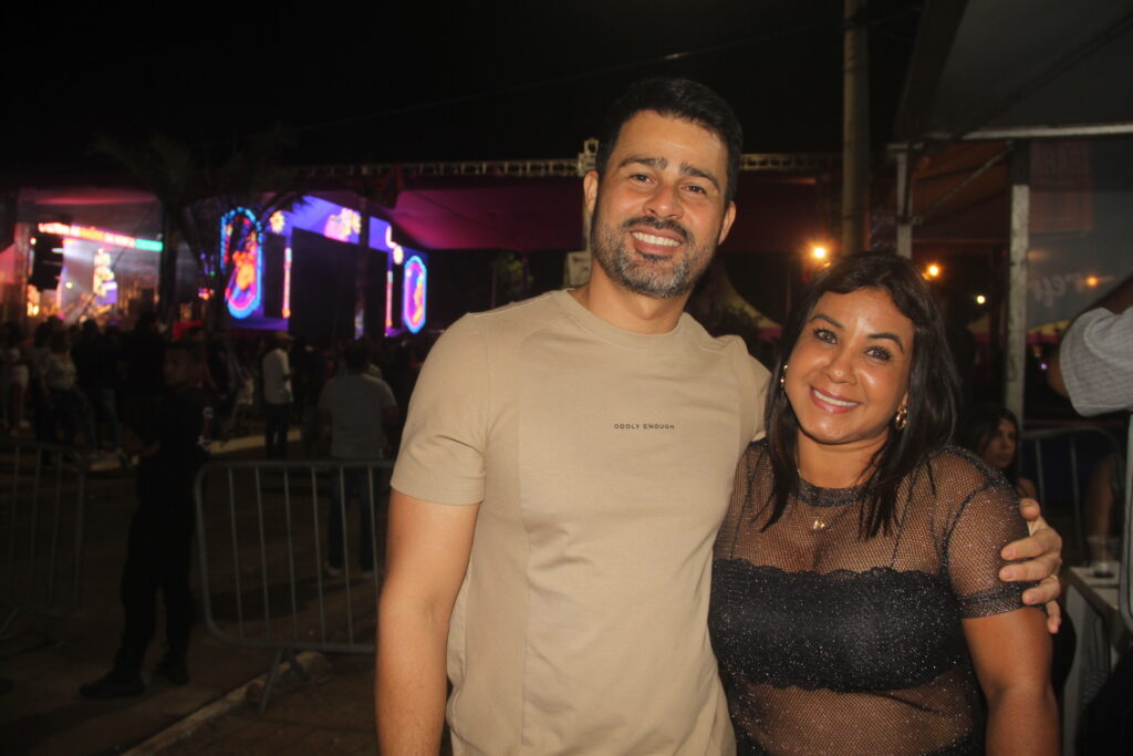 Até o prefeito Cassiano Maia se rendeu ao romantismo de Fábio Júnior na Festa do Folclore Até o prefeito Cassiano Maia se rendeu ao romantismo de Fábio Júnior na Festa do Folclore