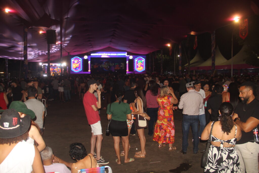 Até o prefeito Cassiano Maia se rendeu ao romantismo de Fábio Júnior na Festa do Folclore Até o prefeito Cassiano Maia se rendeu ao romantismo de Fábio Júnior na Festa do Folclore