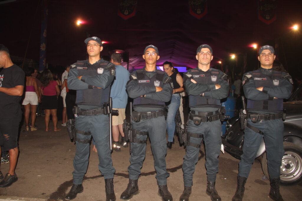 Até o prefeito Cassiano Maia se rendeu ao romantismo de Fábio Júnior na Festa do Folclore Até o prefeito Cassiano Maia se rendeu ao romantismo de Fábio Júnior na Festa do Folclore