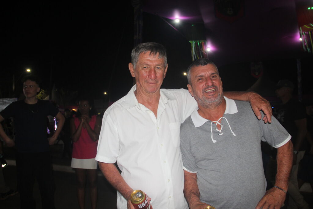 Até o prefeito Cassiano Maia se rendeu ao romantismo de Fábio Júnior na Festa do Folclore Até o prefeito Cassiano Maia se rendeu ao romantismo de Fábio Júnior na Festa do Folclore