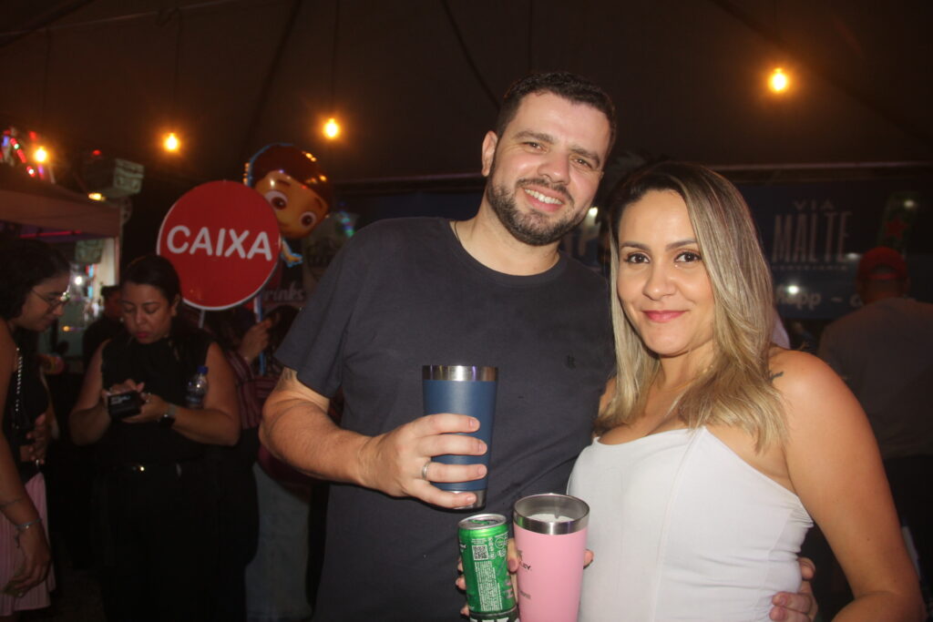 Até o prefeito Cassiano Maia se rendeu ao romantismo de Fábio Júnior na Festa do Folclore Até o prefeito Cassiano Maia se rendeu ao romantismo de Fábio Júnior na Festa do Folclore