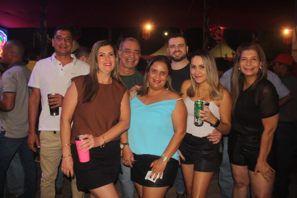 Até o prefeito Cassiano Maia se rendeu ao romantismo de Fábio Júnior na Festa do Folclore Até o prefeito Cassiano Maia se rendeu ao romantismo de Fábio Júnior na Festa do Folclore