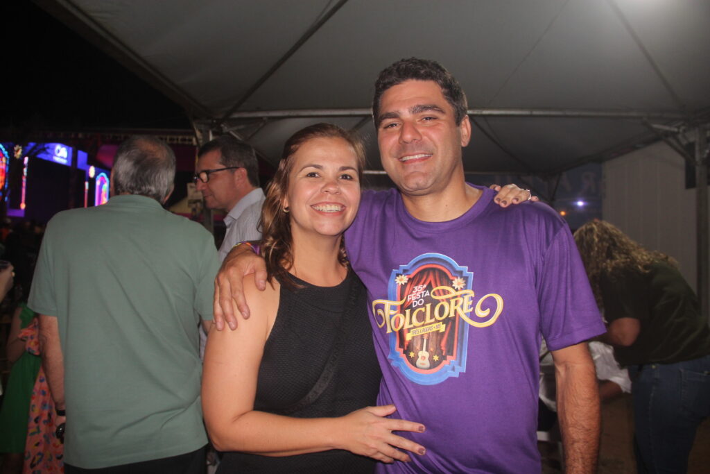Até o prefeito Cassiano Maia se rendeu ao romantismo de Fábio Júnior na Festa do Folclore Até o prefeito Cassiano Maia se rendeu ao romantismo de Fábio Júnior na Festa do Folclore