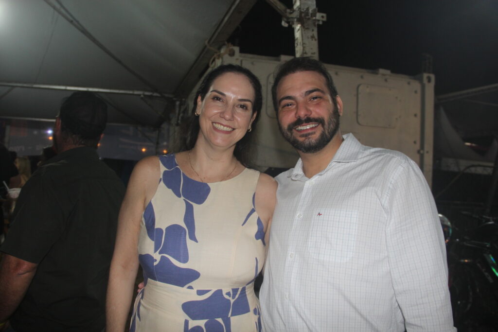Até o prefeito Cassiano Maia se rendeu ao romantismo de Fábio Júnior na Festa do Folclore Até o prefeito Cassiano Maia se rendeu ao romantismo de Fábio Júnior na Festa do Folclore