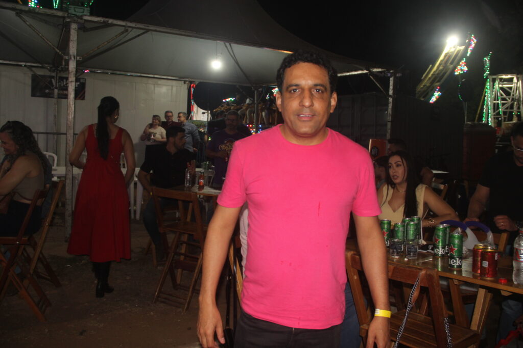 Até o prefeito Cassiano Maia se rendeu ao romantismo de Fábio Júnior na Festa do Folclore Até o prefeito Cassiano Maia se rendeu ao romantismo de Fábio Júnior na Festa do Folclore