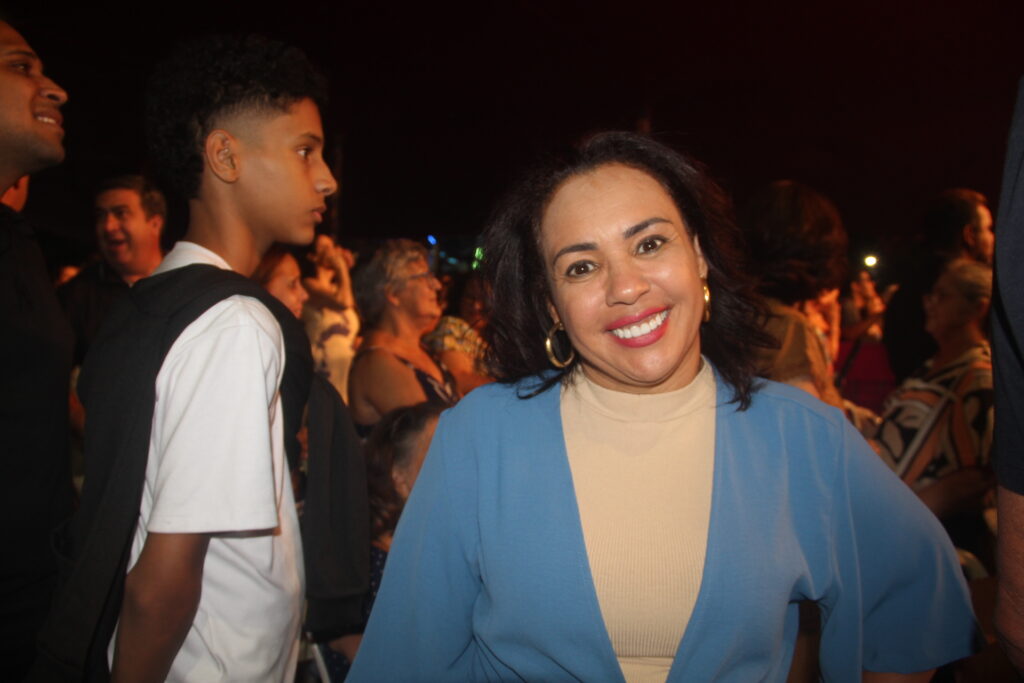 Até o prefeito Cassiano Maia se rendeu ao romantismo de Fábio Júnior na Festa do Folclore Até o prefeito Cassiano Maia se rendeu ao romantismo de Fábio Júnior na Festa do Folclore