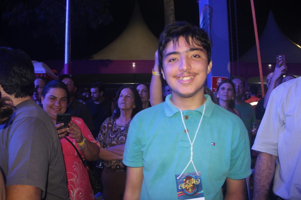 Até o prefeito Cassiano Maia se rendeu ao romantismo de Fábio Júnior na Festa do Folclore Até o prefeito Cassiano Maia se rendeu ao romantismo de Fábio Júnior na Festa do Folclore