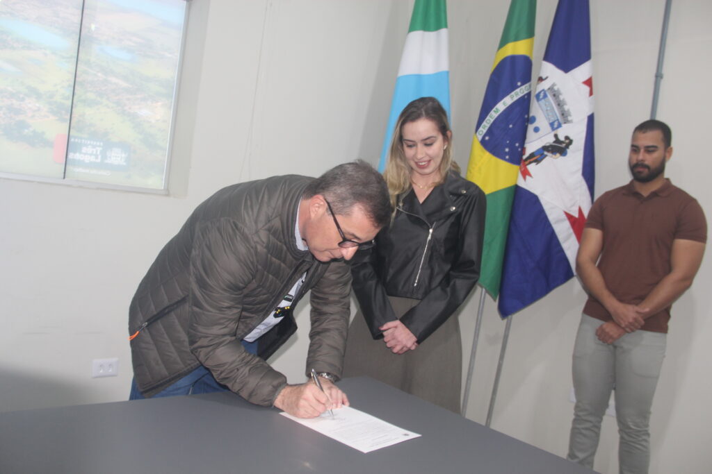 Prefeito Dr. Cassiano Maia reforça equipe da saúde e garante medicamentos em todos os postos em Três Lagoas Prefeito Dr. Cassiano Maia reforça equipe da saúde e garante medicamentos em todos os postos em Três Lagoas