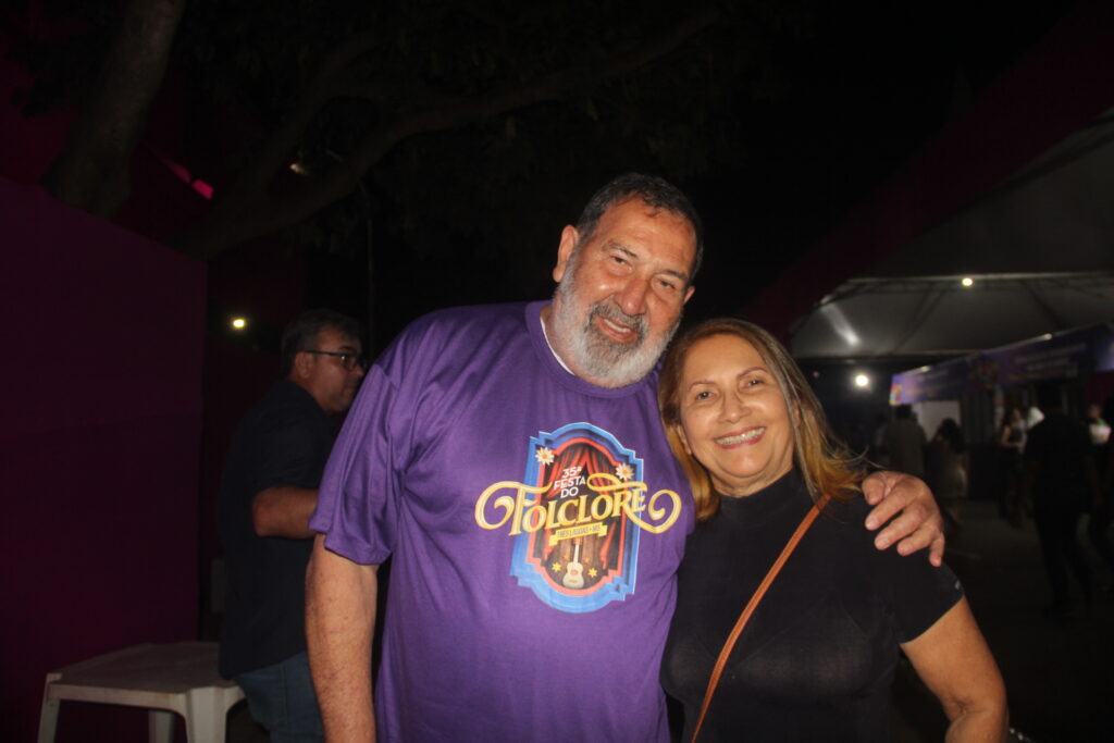 Até o prefeito Cassiano Maia se rendeu ao romantismo de Fábio Júnior na Festa do Folclore Até o prefeito Cassiano Maia se rendeu ao romantismo de Fábio Júnior na Festa do Folclore